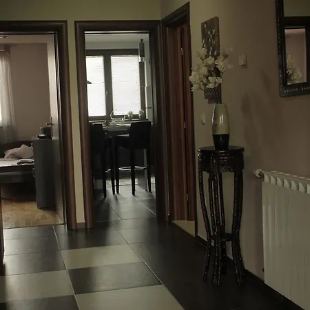 Apartment Uma *